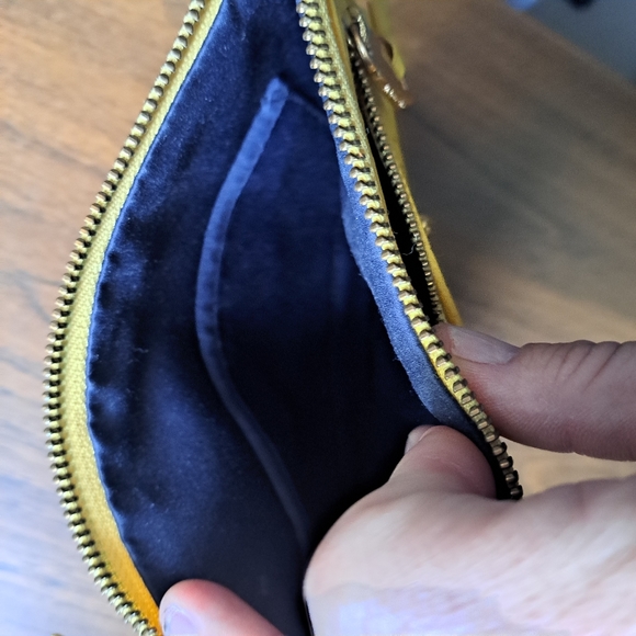 Juicy Couture wristlet - Picture 2 of 6